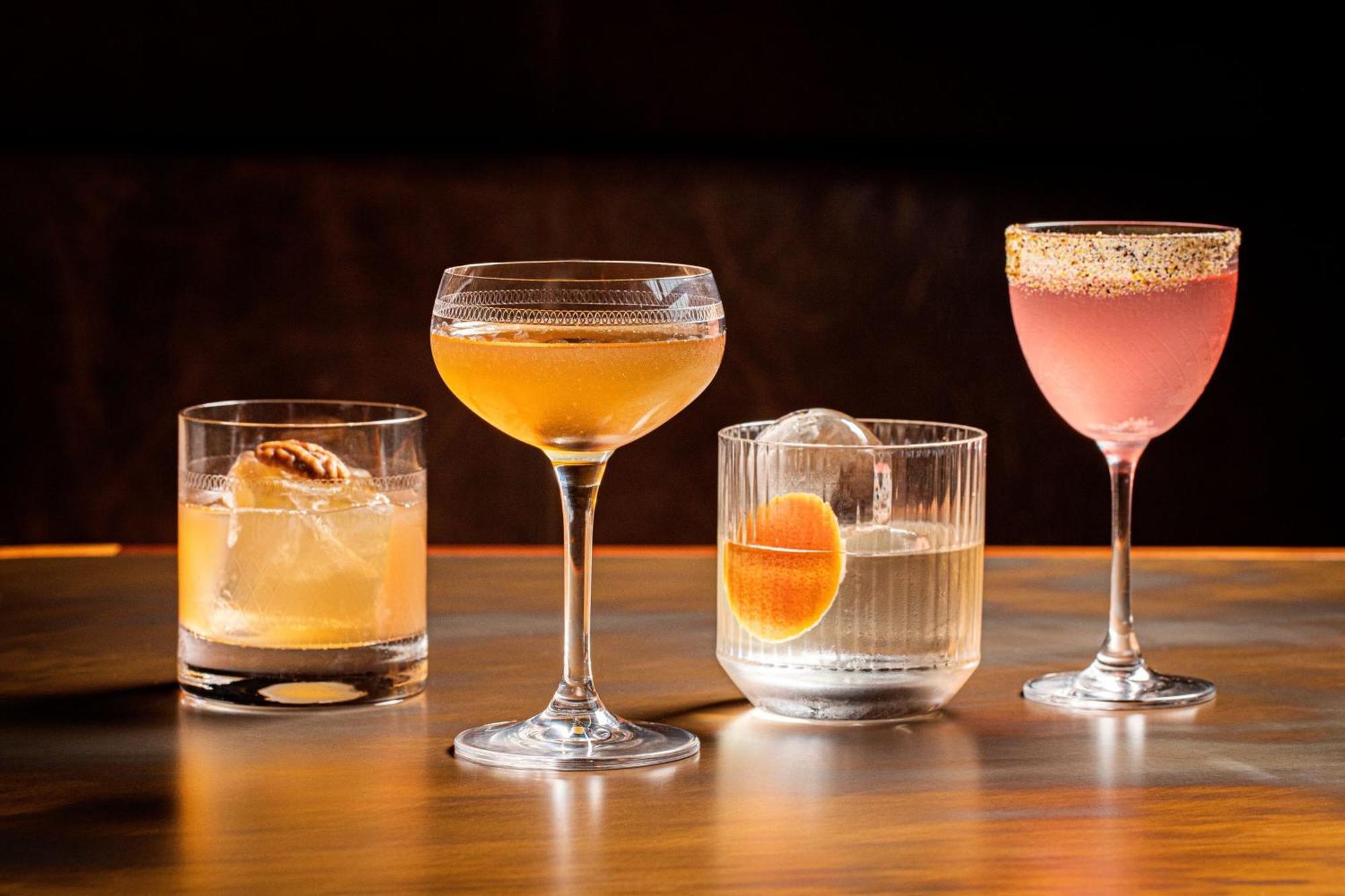 伦敦圣潘克拉斯万丽酒店 外观 照片 A selection of cocktails