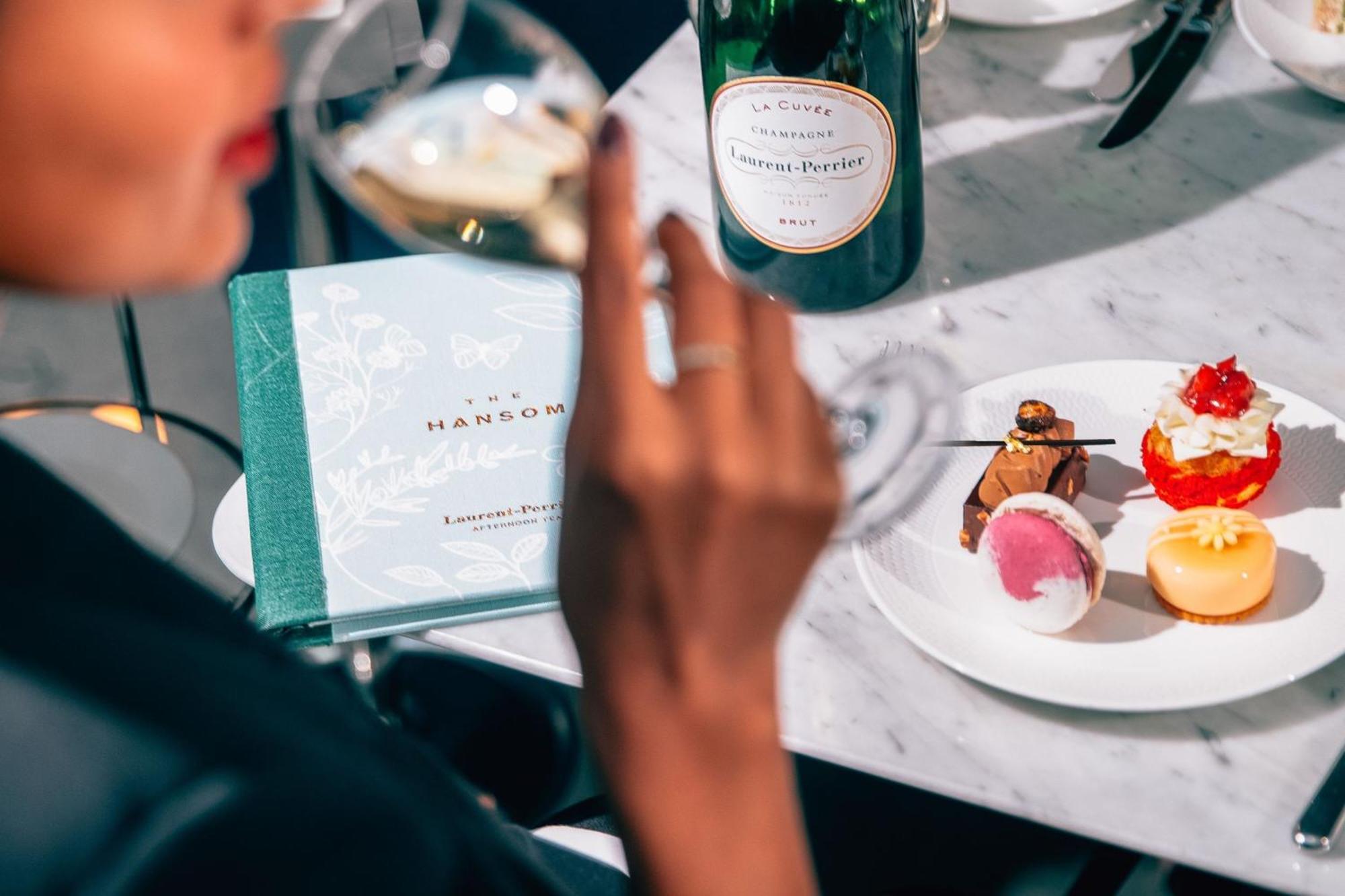 伦敦圣潘克拉斯万丽酒店 外观 照片 Afternoon tea at the Ritz