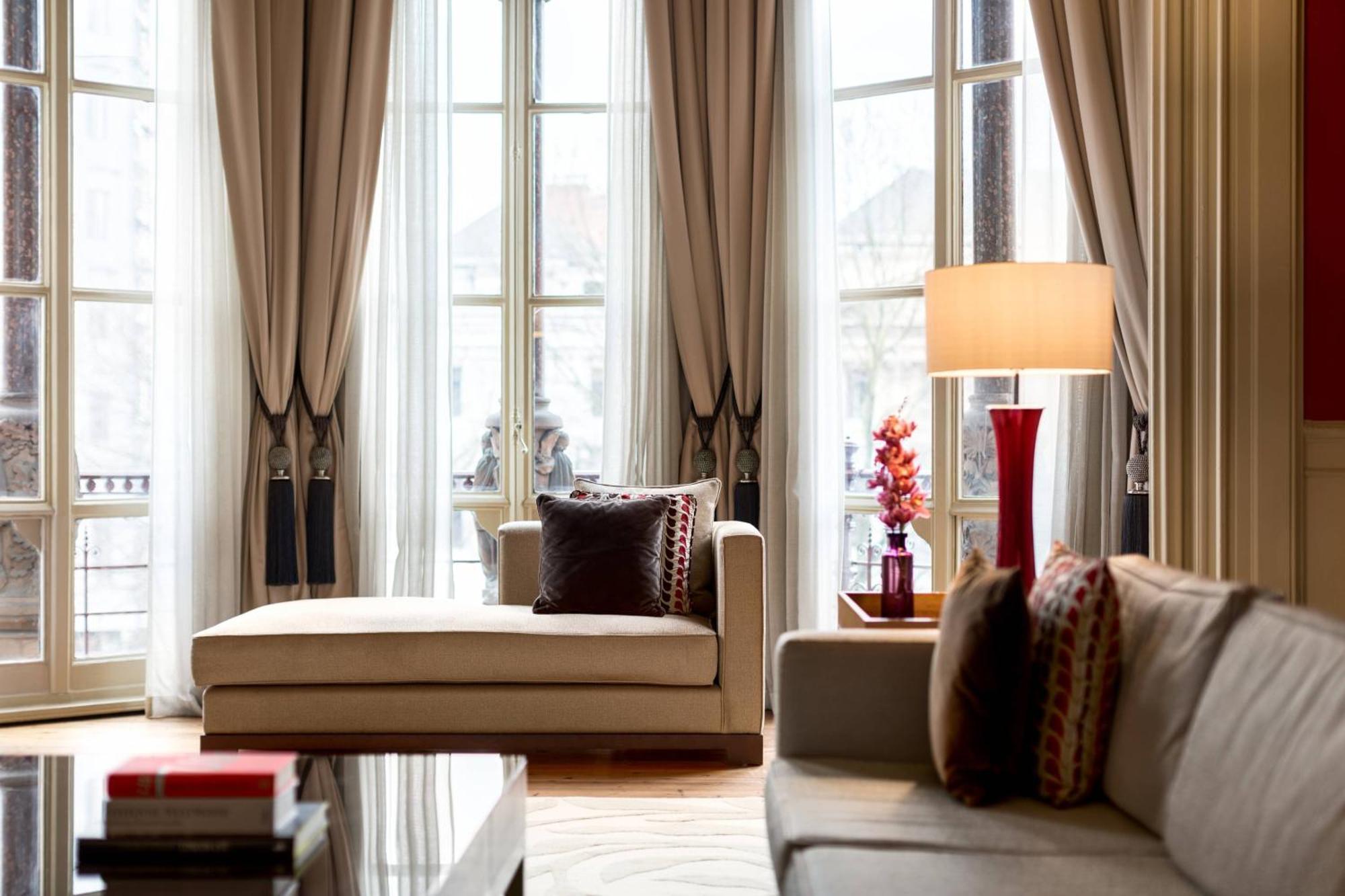 伦敦圣潘克拉斯万丽酒店 外观 照片 A living room with a chaise longue