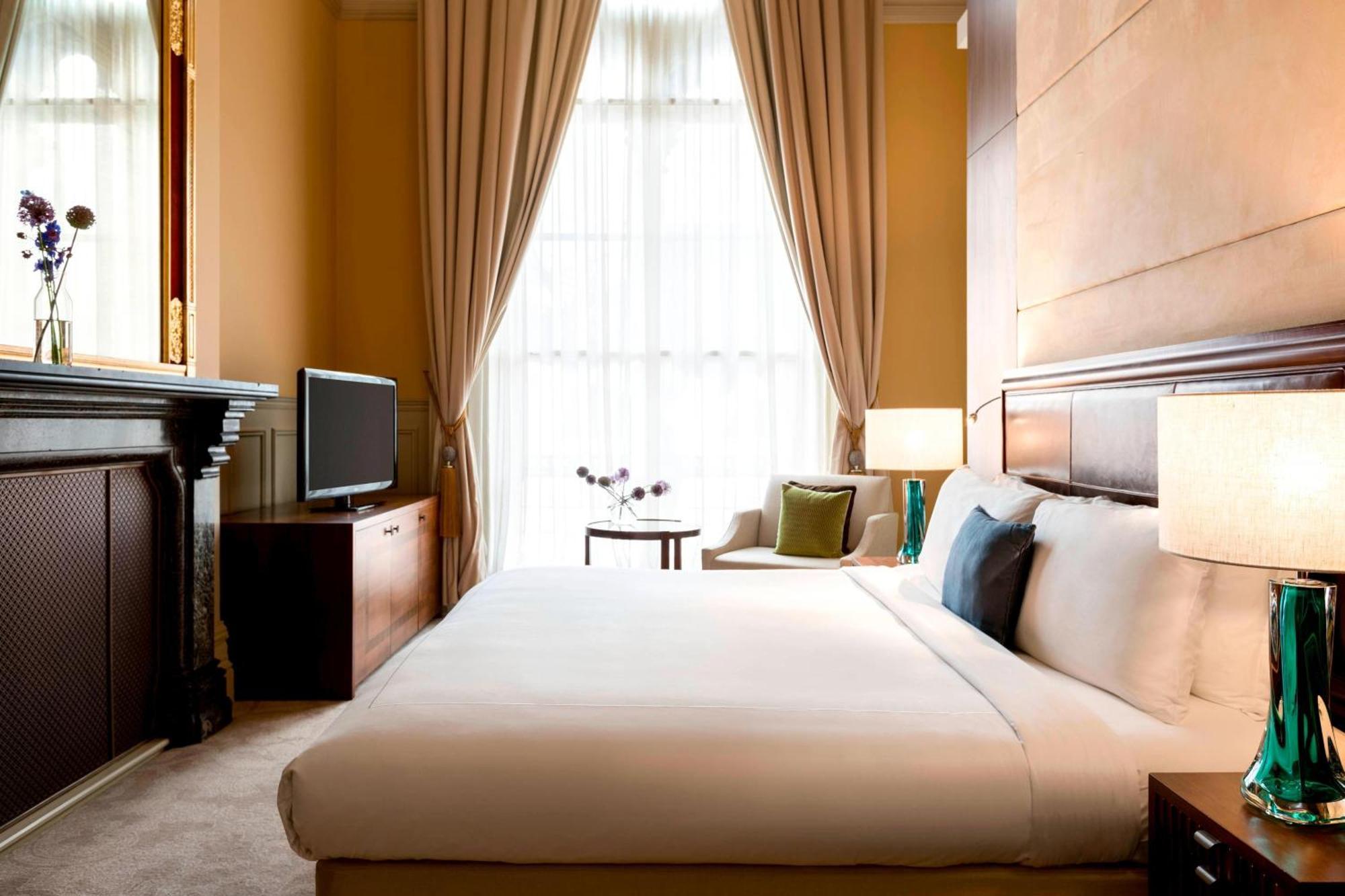 伦敦圣潘克拉斯万丽酒店 外观 照片 A bedroom at the hotel
